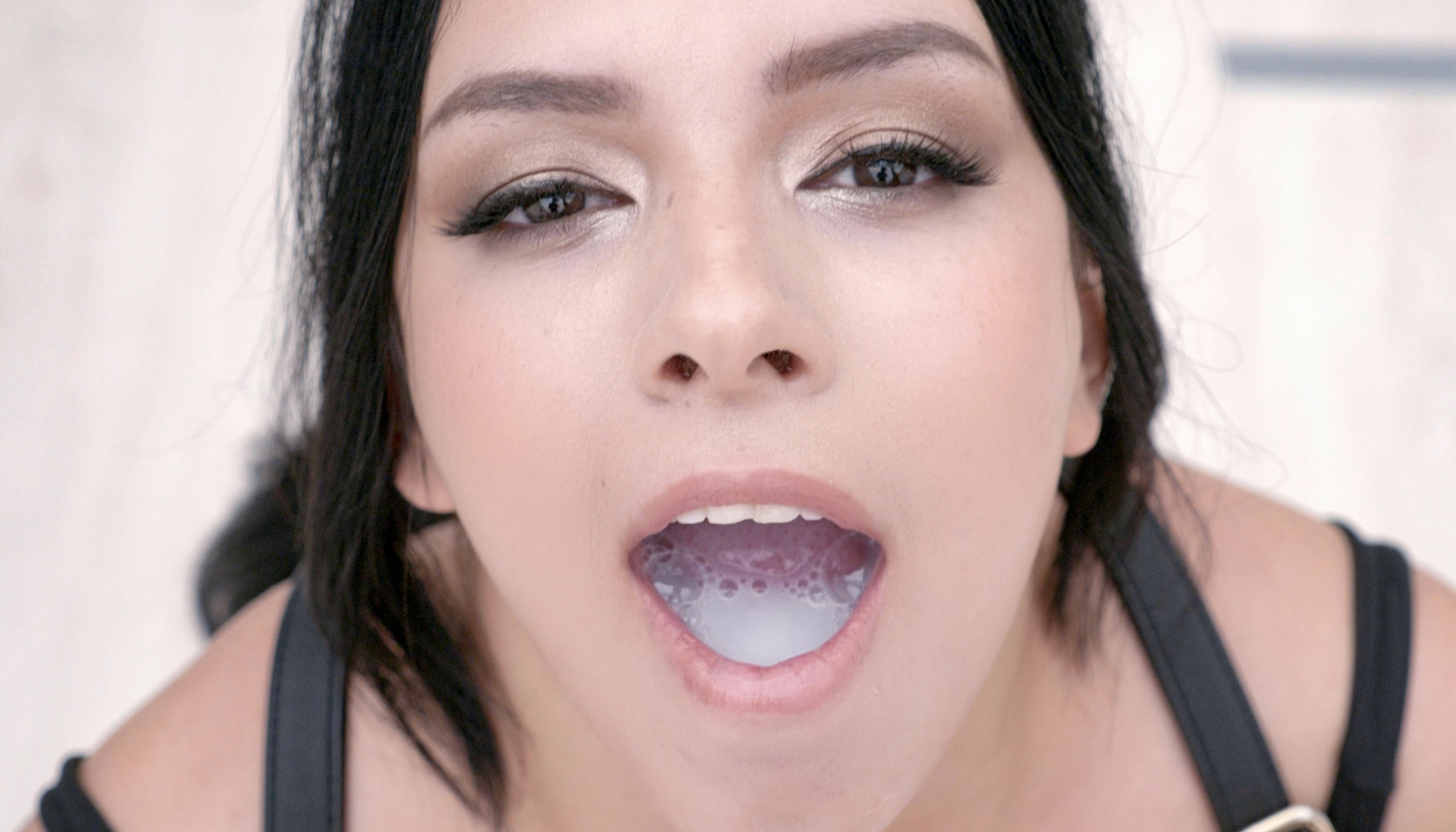 Daniela Ortiz #2 - Bukkake - Behind The Scenes - Goodbye Load